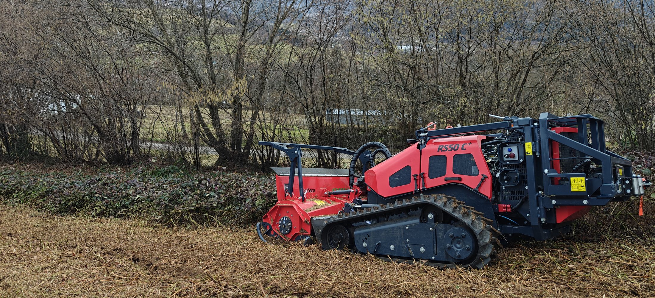 Débroussaillage avec le ROBOSLOPE RS50C+ dans les Vosges